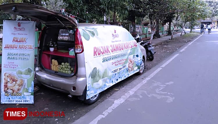 Rujak Jambu Kristal, a Delicate Taste of Guava Pickles
