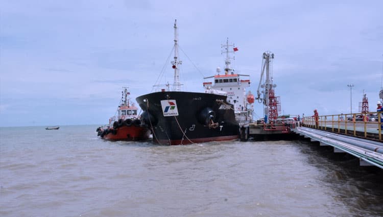 Demi Kelancaran Distribusi BBM, Perairan di Jetty Propylene Indramayu Dikeruk