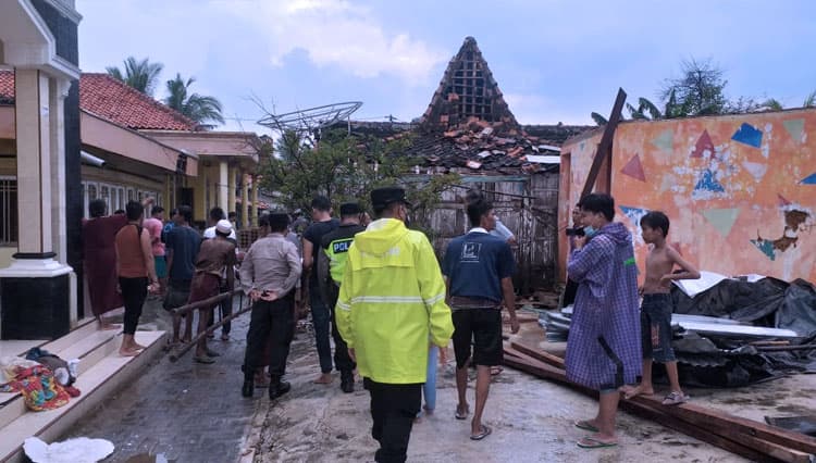 Puting Beliung Terjang Dua Kecamatan di Sumenep, Puluhan Rumah Rusak
