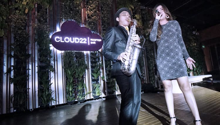 Serunya Nikmati Musik dan Pemandangan Terbaik di Cloud 22 Rooftop Bar Surbaya