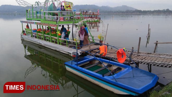 Enjoy the Beauty of Rawa Jombor from a Boat