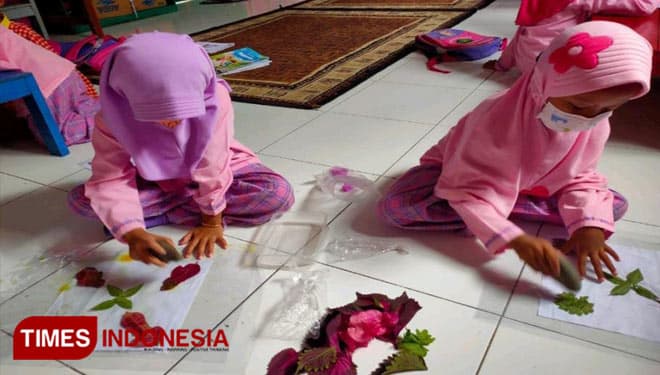 Lestarikan Tradisi, Siswa TK Dilatih Membatik Teknik Ponding