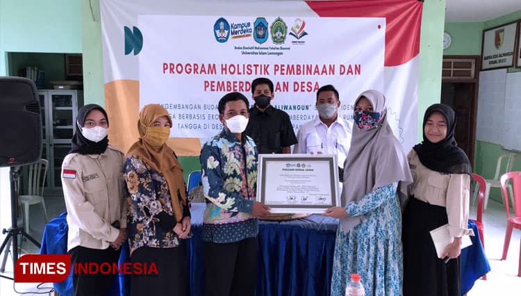 BEM Fakultas Ekonomi Unisla Rebranding Batik Daliwangun