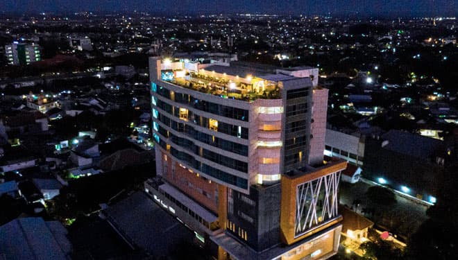 Rayakan Kemeriahan Natal dan Tahun Baru Bersama The 101 Malang OJ