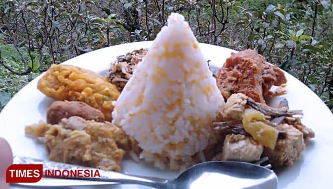 Sajian Makanan Khas Desa di Bon Deso Resto