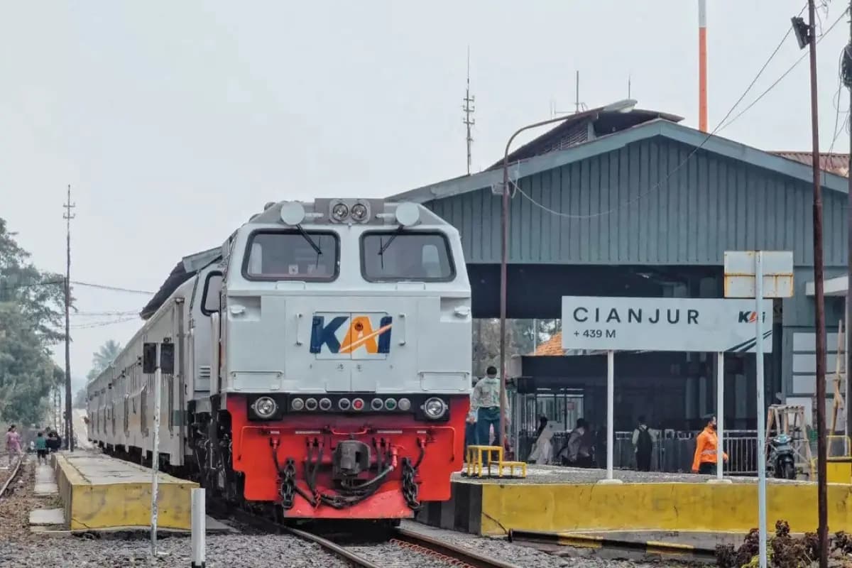 Jalur Rel Kereta Api di Cianjur Terkikis, Perjalanan KA Siliwangi Dibatalkan