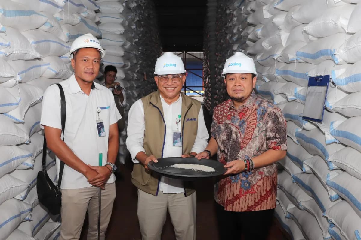 Komisi III DPR RI Dapil VIII Jatim Tinjau Gudang Bulog Nganjuk, Pastikan Stok Aman