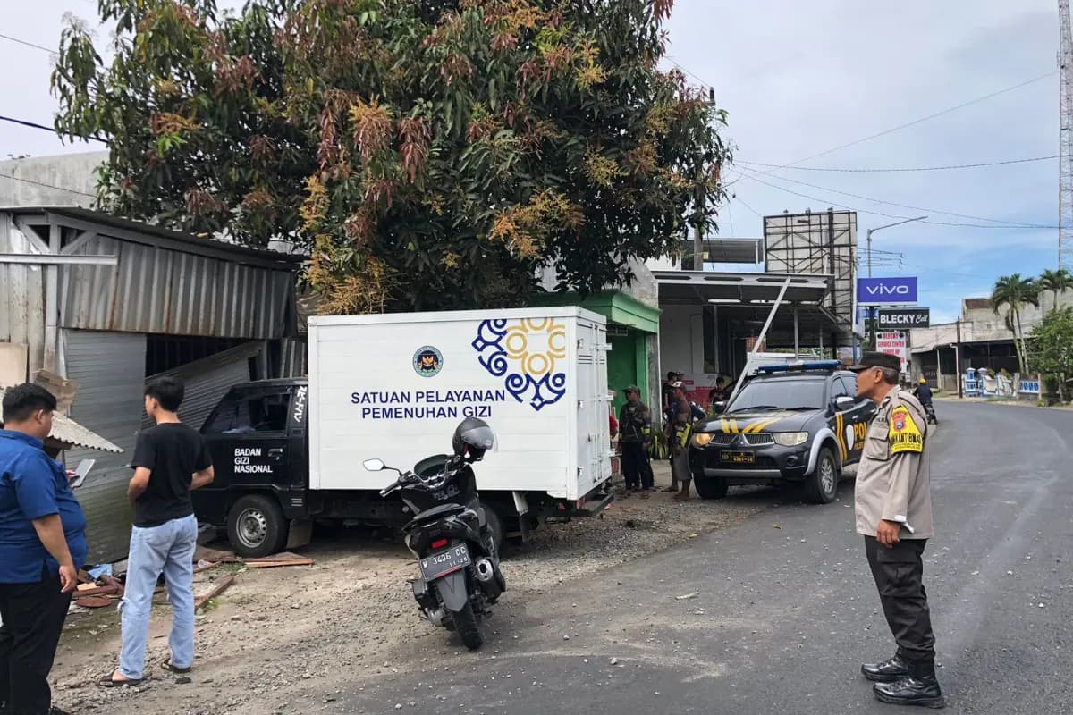 Mobil Boks SPPG Tabrak Tiga Rumah di Donomulyo Malang, Kerugian Capai Rp18 Juta