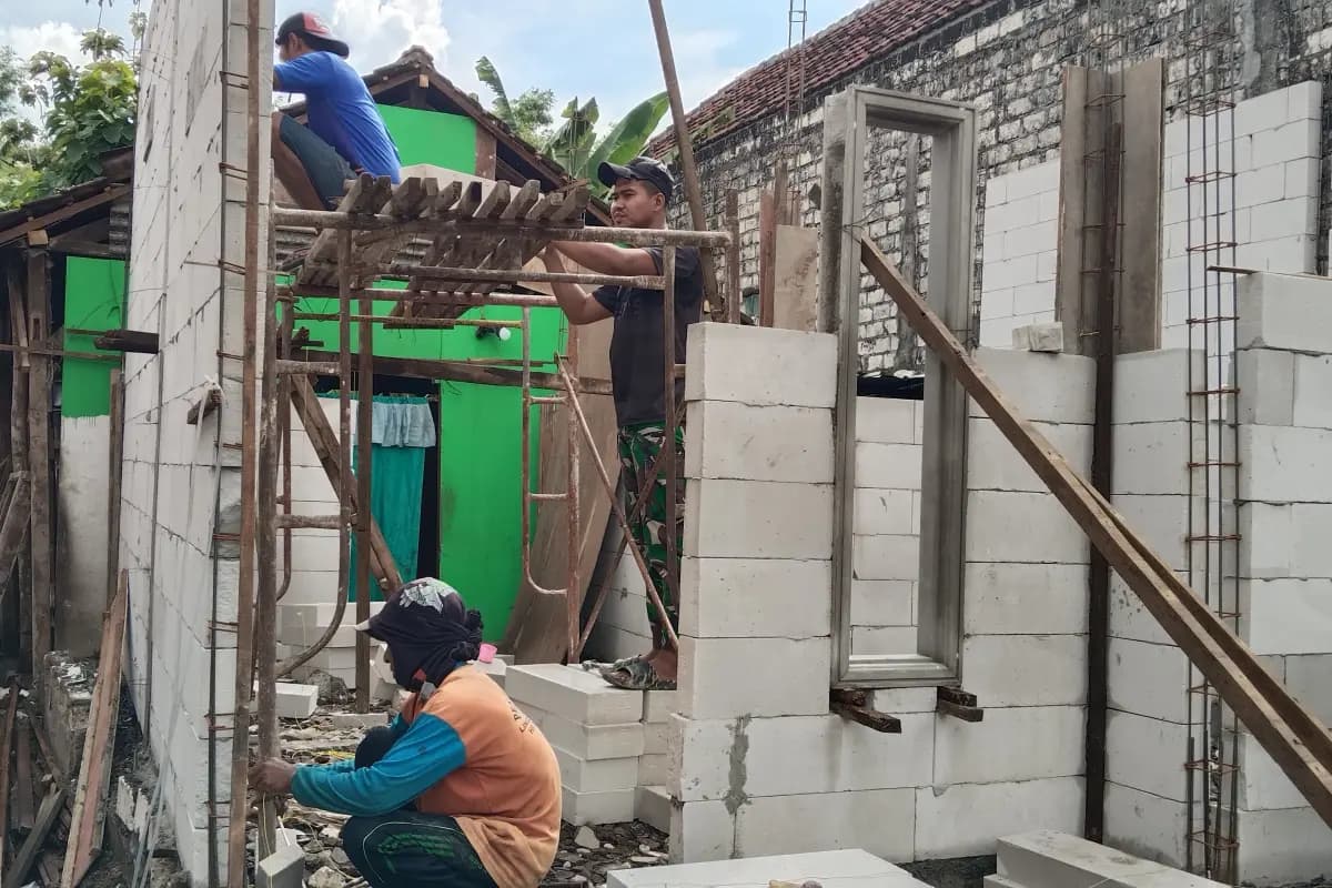 TMMD 128 Gresik Percepat Pembangunan Rumah Ibu Warni, Hadirkan Hunian Layak bagi Warga