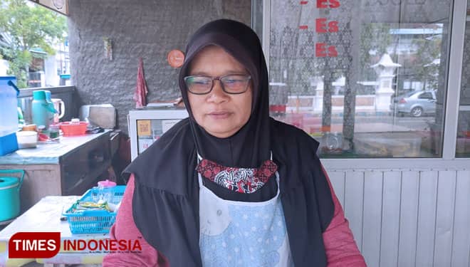 Jumirah, Pemilik Angkringan Dekat Pendapa Pacitan yang Luput dari Bantuan