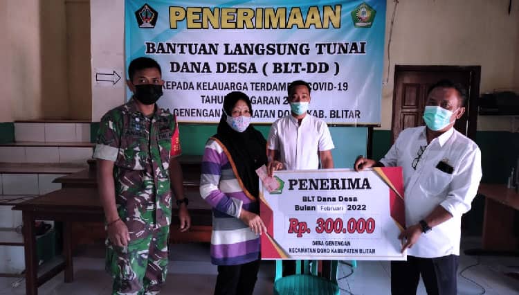 Danramil Doko Kodim 0808/Blitar Imbau Masyarakat Patuhi Prokes dalam Penyaluran BLT DD