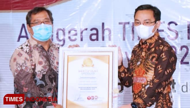 Kepala Bapenda Majalengka Diganjar Penghargaan Positive News Maker ATI 2021
