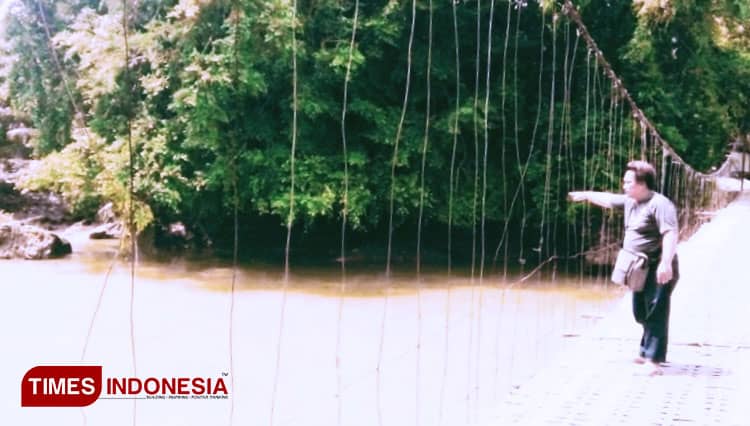 Jembatan Gantung Anyaman Bambu Penghubung Cijulang-Batukaras Tinggal Kenangan
