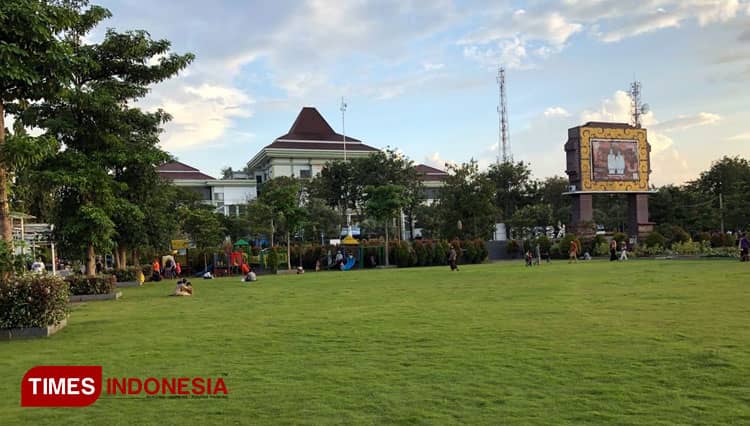 Taman Alun-Alun Kota Kraksaan Probolinggo Jadi Pilihan Liburan Akhir Pekan