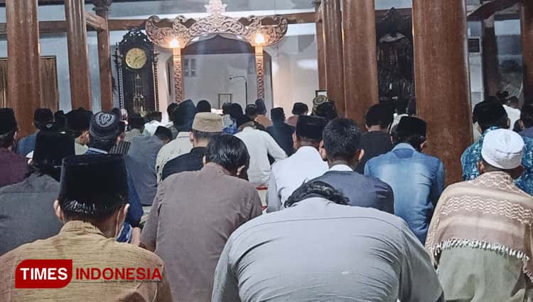 Ribuan Jamaah Ikuti Malam Nisfu Sya'ban di Masjid Tegalsari Ponorogo