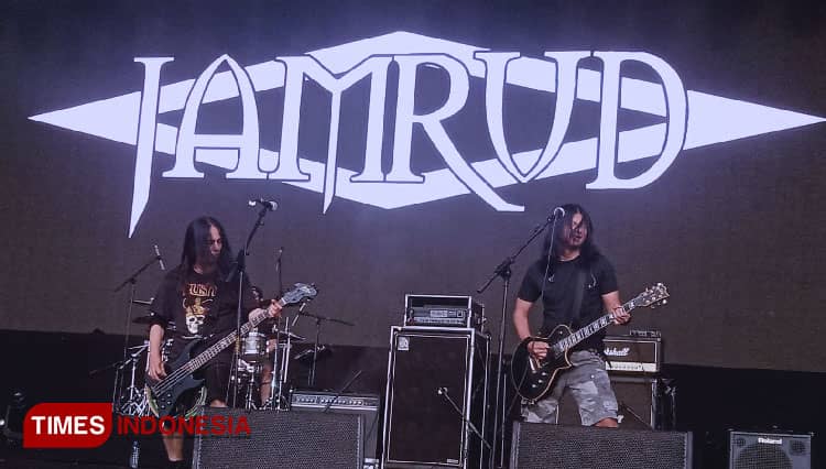 Bawakan Lagu Pelangi di Matamu, Jamrud Bikin Baper Penonton Mandalika Tropical Fest