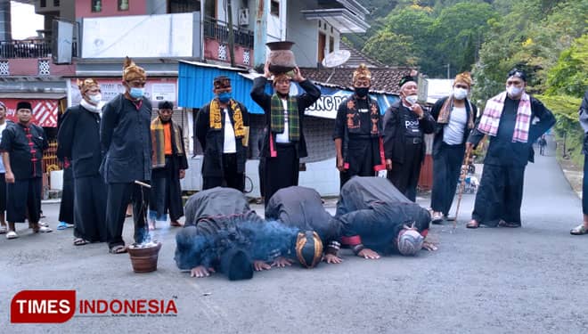 Peringatan Hari Air Sedunia, Warga Songgoriti Kota Batu Gelar Ritual Nggaret Bumi