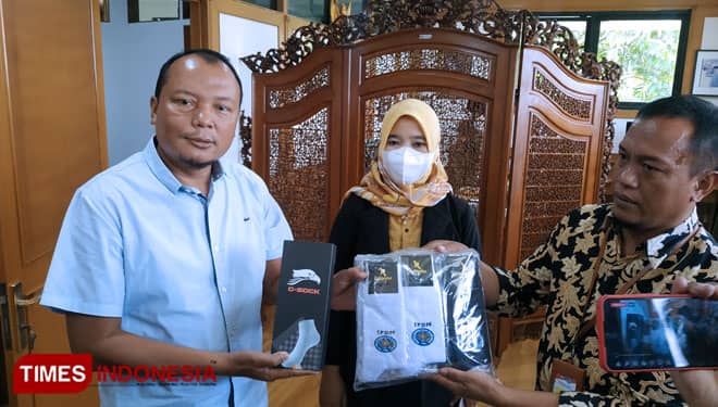 Kaos Kaki Produk UMKM Sumedang Dapat Orderan dari IPDN Jatinangor
