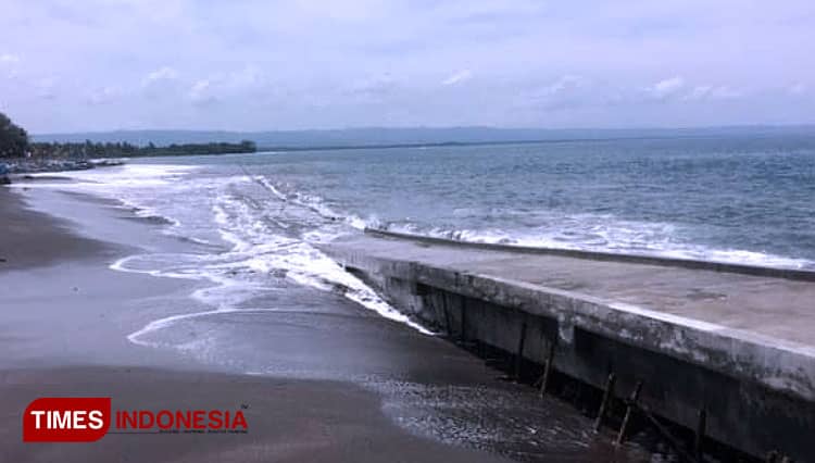 Bangunan Dermaga Batukaras di Pangandaran Ablas