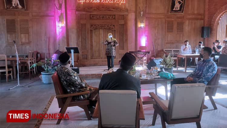 Gubernur Jatim Khofifah Resmikan Cafe Raka Roja di Tuban