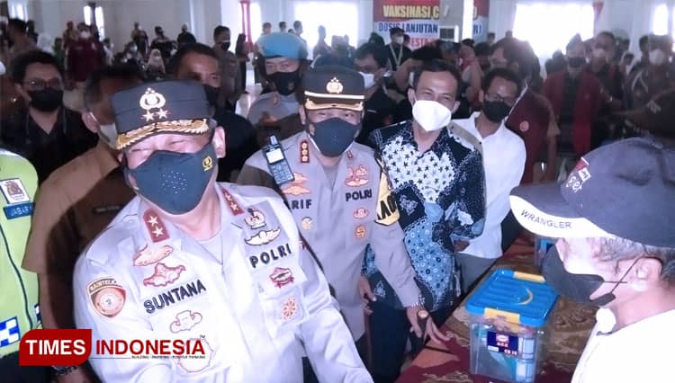 Tinjau Vaksinasi di Cirebon, Kapolda Jabar Ingatkan Masyarakat Jaga Prokes
