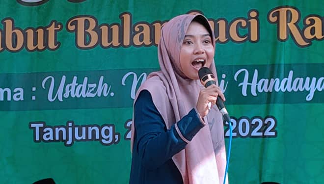 Ustadzah Mumpuni Beri Siraman Rohani Jemaah Masjid Jami Walisanga Tanjung Brebes