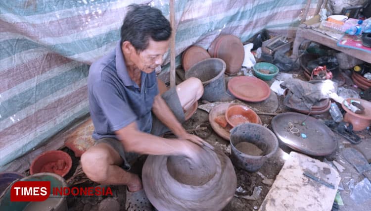 Tak Tergerus Zaman, Kerajinan Cobek dari Tanah Liat di Jombang yang Tetap Lestari