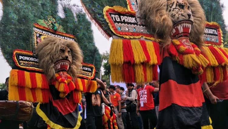 Barongan Dadak Merak Reog Ponorogo Ternyata Butuh Ribuan Bulu Merak
