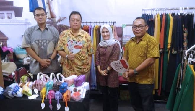 Hijra Kreasikan Mukena Menjadi Parsel Lebaran Cantik
