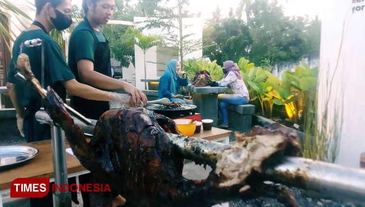 Dapoer Umma Resto Banyuwangi Hadirkan Menu Berbuka Kuliner Timur Tengah