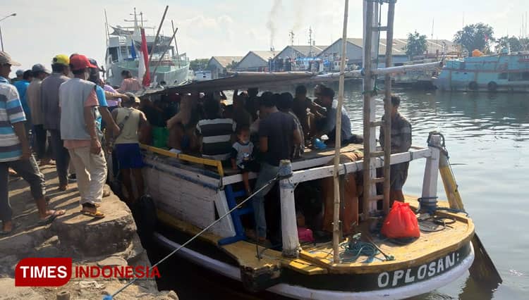 Tradisi Petolekoran; Belanja Lebaran Ala Warga Pulau Gili Ketapang Probolinggo