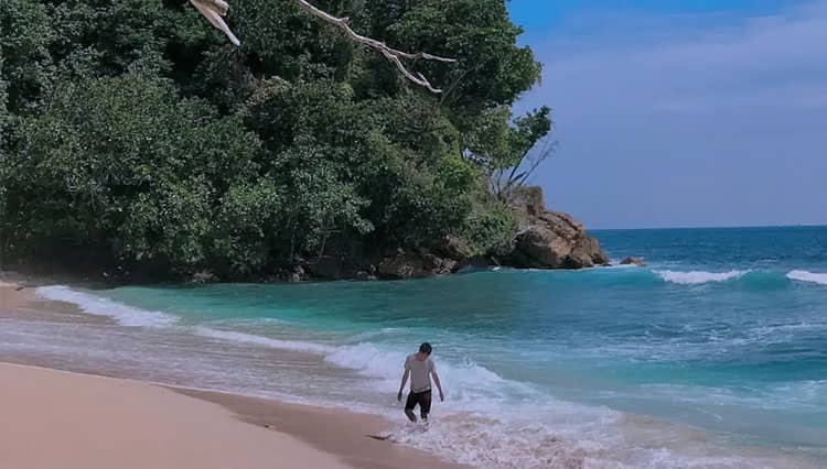 Pesona Pantai Ngalur, 'Surga' Tersembunyi di Tulungagung