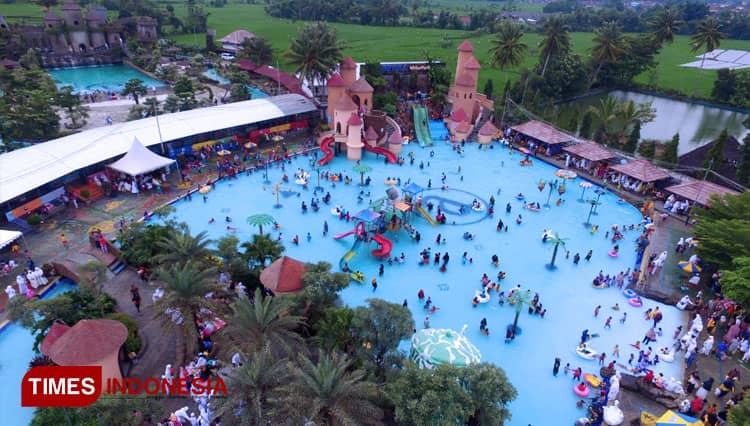 H+6 Lebaran, Taman Air Ampera Water Park Dibanjiri Ribuan Pengunjung