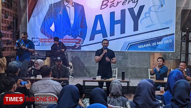 Berkunjung ke Ngawi, AHY Sempatkan Ngopi Bareng Milenial