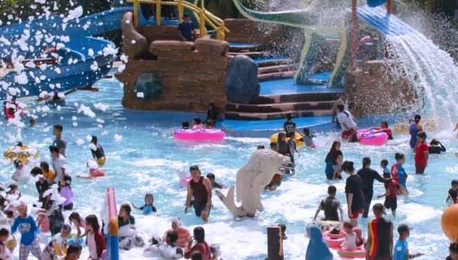 Nikmati Libur Akhir Pekan, Asyiknya Main Air di Jembar Waterpark Majalengka