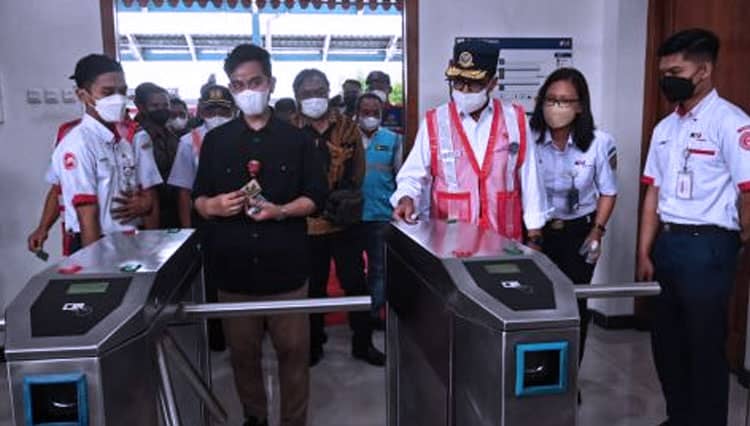 Menhub RI Cek Proyek Elektrifikasi Jalur KA Solo Balapan-Palur