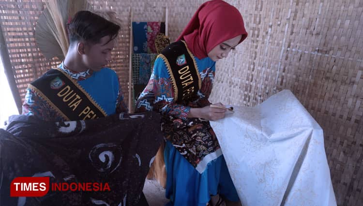 Duta Pemuda Kenalkan Batik Khas Jombang ke Milenial