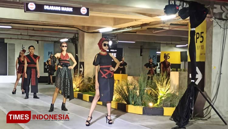 Keren, Lippo Plaza Jember Gelar Fashion Show dan Bazar di Area Parkir