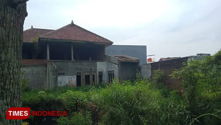 Akibat Akses Ditutup Tembok, Rumah Warga di Malang Terbengkalai 20 Tahun