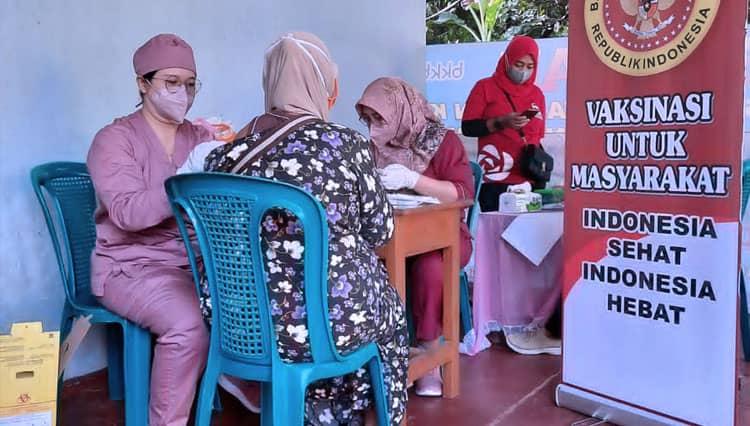 BINDA Jatim dan Dinkes Kabupaten Blitar Kembali Vaksinasi Warga Sutojayan