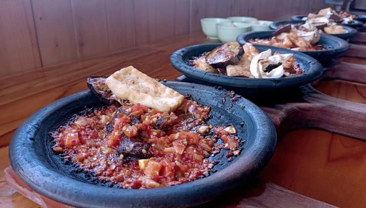 Sambal Cobek Bakar Recipe, a Way to Use Your Mortar as Hot Plate Utensils