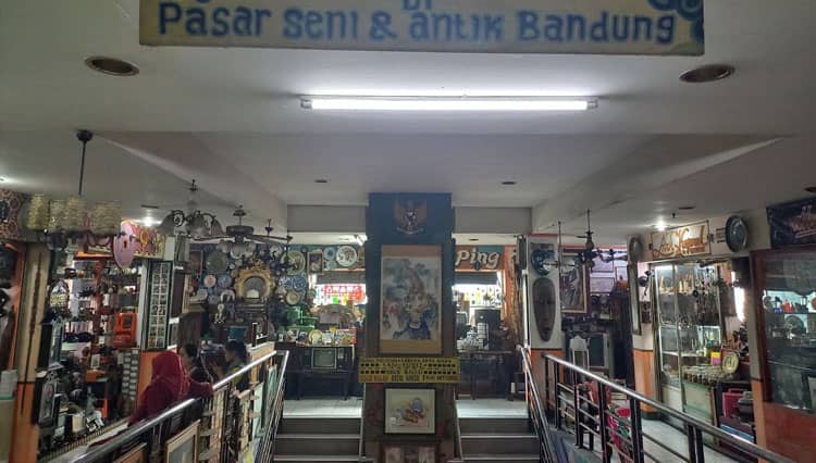 Pasar Antik Cikapundung, Lokasi Tepat Berburu Barang Vintage di Kota Bandung