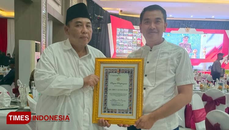 Aktif Edukasi Tentang Covid-19, Ketua PCNU Bondowoso Dapat Penghargaan Polda Jatim
