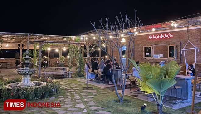 Menikmati Sensasi Kafe Alino yang Bernuansa Vintage-Natural Semi Modern