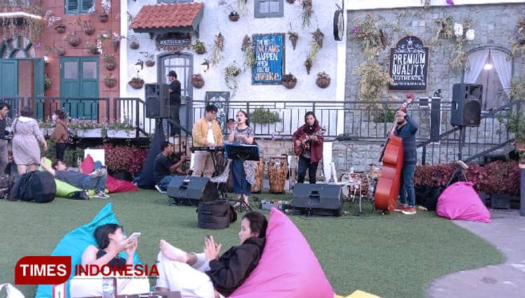 Menikmati Senja di Twilight Zone MATOS Sambil Nonton Jazz Gratis!