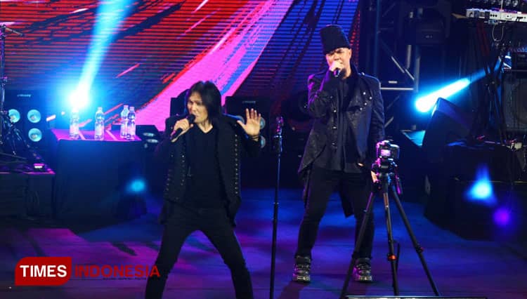 Dahsyatnya Konser 30 Tahun Dewa 19 Berkarya di Malang