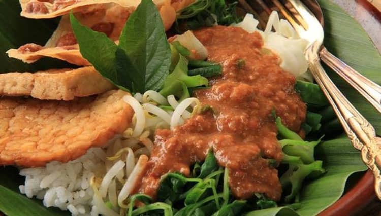 The Difference Between Gado-Gado, Pecel and Lotek