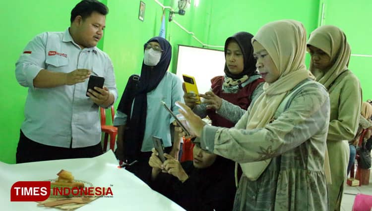 Pelaku UKM Kota Malang Ikuti Pelatihan Foto Produk dari TIMES Indonesia