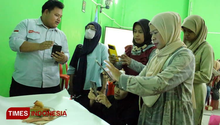 Pelaku UKM Kota Malang Ikuti Pelatihan Foto Produk dari TIMES Indonesia