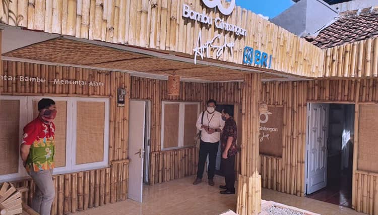 Konsisten Berdayakan UMKM, BRI Banyuwangi Dukung Klaster Usaha Bambu Desa Gintangan Tetap Eksis